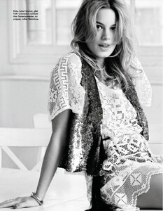 Elle France #3452 (February 24, 2012) - Camille Rowe - 002.jpg