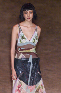 Jean+Paul+Gaultier+Spring+2001+9agL7PCvfavx.jpg