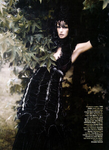 Harper's Bazaar US (October 2008) - Divine Duchess - 004.jpg