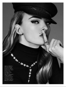 Cambio_de_Piel_Sgura_Vogue_Spain_October_2012_02.thumb.png.1d8bf660b306a8bcf5ff44362b4c84ab.png