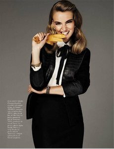 Cambio_de_Piel_Sgura_Vogue_Spain_October_2012_06.thumb.png.0178855e2bbd64e5578b59ba652945aa.png