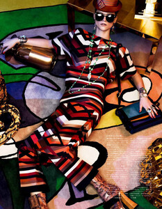 Kasia_Sgura_Vogue_Japan_November_2012_02.thumb.jpg.8d3f16bd210a44619b1f04765a91e510.jpg