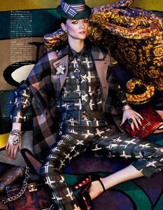 Kasia_Sgura_Vogue_Japan_November_2012_03.thumb.jpg.aa9f7e8b8cdabdcd091f860f13eebe0e.jpg