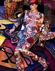 Kasia_Sgura_Vogue_Japan_November_2012_04.thumb.jpg.ced1389022ffc31dd0d3f8170550bcbd.jpg