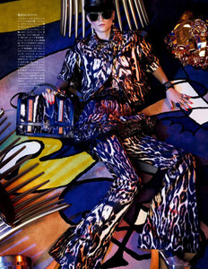 Kasia_Sgura_Vogue_Japan_November_2012_06.thumb.jpg.26b8f6c57f8b863a08cb6a1ae3cf0a64.jpg