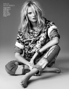 Magdalena_Sgura_Vogue_Spain_March_2012_02.thumb.jpg.6b7902e251d3f03f371032072583590e.jpg