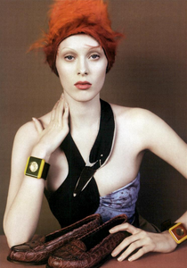 Meisel_Prada_Spring_Summer_2005_03.thumb.png.c5b46ac1b2c460019e7180b17462d434.png