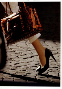 Salvatore_Ferragamo_Spring_Summer_2005_02.thumb.png.5d3522b6c9b7c411cc50d7d38425096f.png