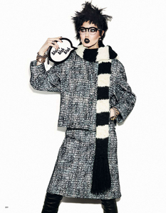 Sgura_Vogue_Japan_November_2013_01.thumb.png.875997550d064273dea14162100344e0.png