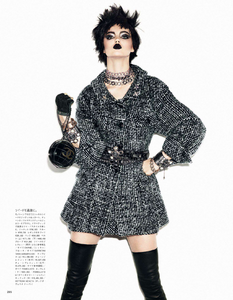 Sgura_Vogue_Japan_November_2013_05.thumb.png.9a019927f017293df97a94f9b990584c.png