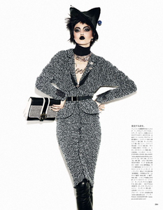 Sgura_Vogue_Japan_November_2013_06.thumb.png.66e185a717963737b8bc49b0574c40ed.png