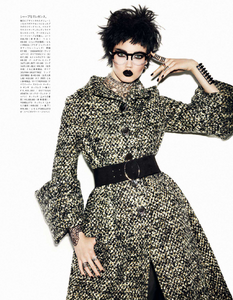 Sgura_Vogue_Japan_November_2013_12.thumb.png.c6dc664bcad4f73250116010cbc65800.png