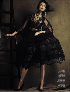 Sgura_Vogue_Spain_October_2012_05.thumb.png.82335f4303c9debbe63ff4b20b3e4efb.png