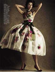 Sgura_Vogue_Spain_October_2012_07.thumb.png.cdfb0cfb99e2643afe3e42858ed8b5cf.png