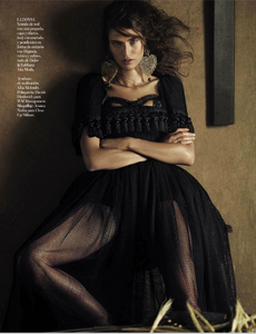 Sgura_Vogue_Spain_October_2012_10.thumb.png.2483ec391aa0506c8e84bf262e64d4f1.png