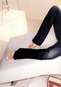 Testino_Versace_Spring_Summer_2005_01.thumb.png.21b6c1a8881ca79698d39a32f4e49817.png