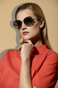 Toni-Garrn-Boss-SS20-Eyewear-03.jpg