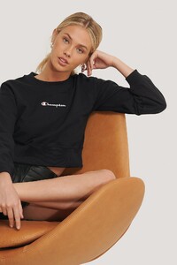 champion_crewneck_croptop_1572-000081-0681_03a.jpg