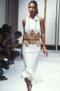 chanel-fall-1984-5.thumb.jpg.2405ac7a9c08e6cc14b04f3637bd23f0.jpg