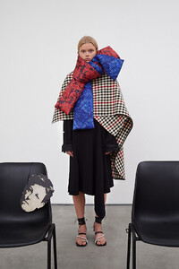 e68a1c78-3505-4762-8a75-83f9b3afe7f4_39-jw-anderson-prefall-lb-s20-0004.jpg