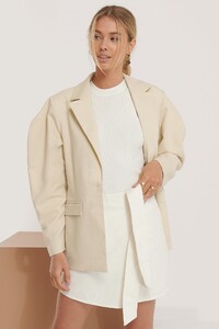 erica_kvam_oversized_shoulder_blazer_1645-000077-0005_02a.jpg