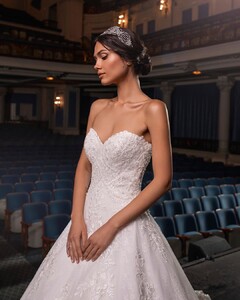 pronovias_96120925_947849915648050_861266657404654161_n.jpg