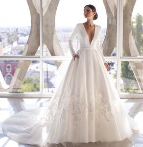 pronovias_97154151_127997858874251_5220332549207244078_n.jpg