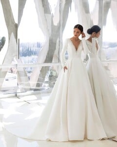 pronovias_97157748_191806275199795_8154928349180789443_n.jpg