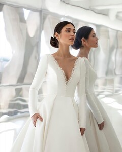 pronovias_97273363_2618000491821926_7855682806105998924_n.jpg