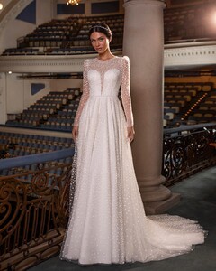 pronovias_97290346_877476552719667_5986817015065520465_n.jpg