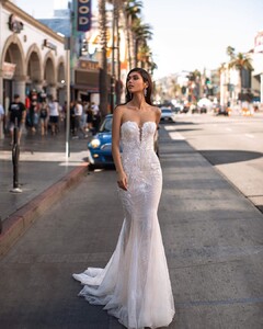 pronovias_98318417_104922041159976_1928307634697074828_n.jpg