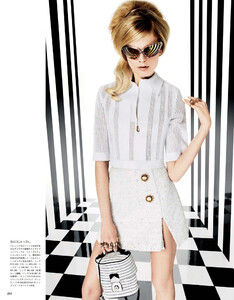 vogue-japan-3-2013_hanne_gaby-juliana_(11).thumb.jpg.65b8e2b09a3443ba501ce8e6bfb0e2b6.jpg