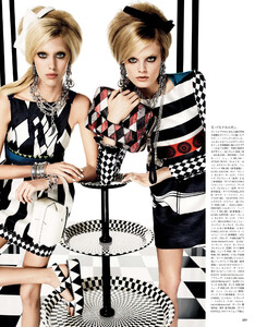 vogue-japan-3-2013_hanne_gaby-juliana_(2).thumb.jpg.5dc2118709855dbdc7351600e11c3511.jpg