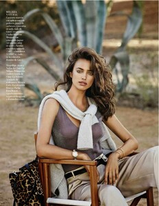 vogue-spain-11-2013_irina-shayk_(5).thumb.jpg.d906f101b4c5c2eca3d99b6dbd265aa4.jpg