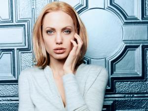 Angelina_Jolie_wallpaper_38.jpg