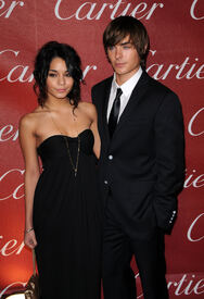 celeb-city.eu_Vanessa_Hudgens_Palm_Springs_IFF_Awards_Gala_01-05-2007_019.jpg