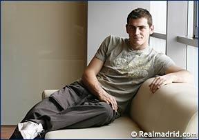 19c2ba8288casillas3p52cyu1.jpg