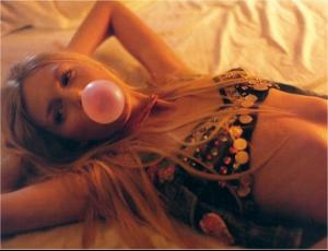 Anja_Rubik_bubble_gum.jpg