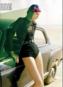 Stella_VogueIT_May07_AnImaginaryLandscape_byTimWalker5.jpg