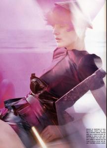 Stella_VogueIT_May07_AnImaginaryLandscape_byTimWalker6.jpg