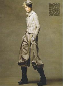 Stella_Vogue_IT_Nov06_TheGlamAndTheUniform_byCraigMcDean6.jpg