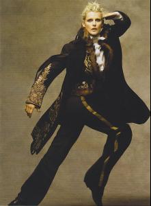 Stella_Vogue_IT_Nov06_TheGlamAndTheUniform_byCraigMcDean7.jpg