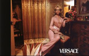 amber_versace_fw00_byStevenMeisel6.jpg