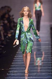 amber_Versace_Spring_2000_Ready_to_Wear.jpg