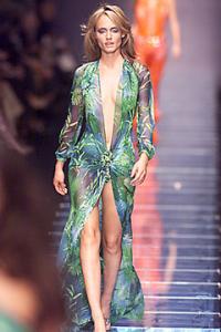 amber_Versace_Spring_2000_Ready_to_Wear4.jpg
