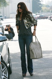 Preppie_-_Ali_Landry_running_some_errands_in_Beverly_Hills_-_Jan._29_2010_846.jpg