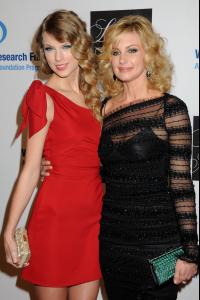 celebrity-paradise.com-The_Elder-Faith_Hill_2010-01-27_-_EIF3s_Women6s_Cancer_Research_Fund_834.jpg