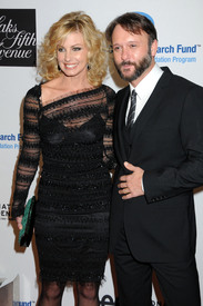 celebrity-paradise.com-The_Elder-Faith_Hill_2010-01-27_-_EIF8s_Women1s_Cancer_Research_Fund_448.jpg