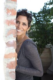 HalleBerryMunawarHosainPortraitSession30November2010_108.jpg