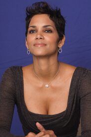 HalleBerryMunawarHosainPortraitSession30November2010_14.jpg